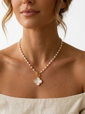 Pearl Clover Pendant Hand Chain & Necklace | Toggle Clasp
C4